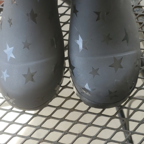 Kushyshoo Women's Black Ankle Rain Boots - Picture 3 of 8